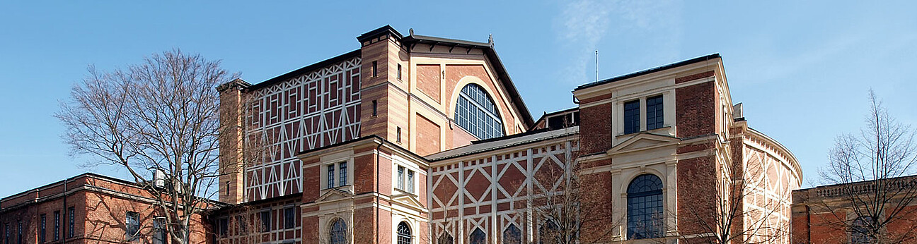 Fassadenansicht Bayreuth Festspielhaus © Otto Durst / Adobe Stock